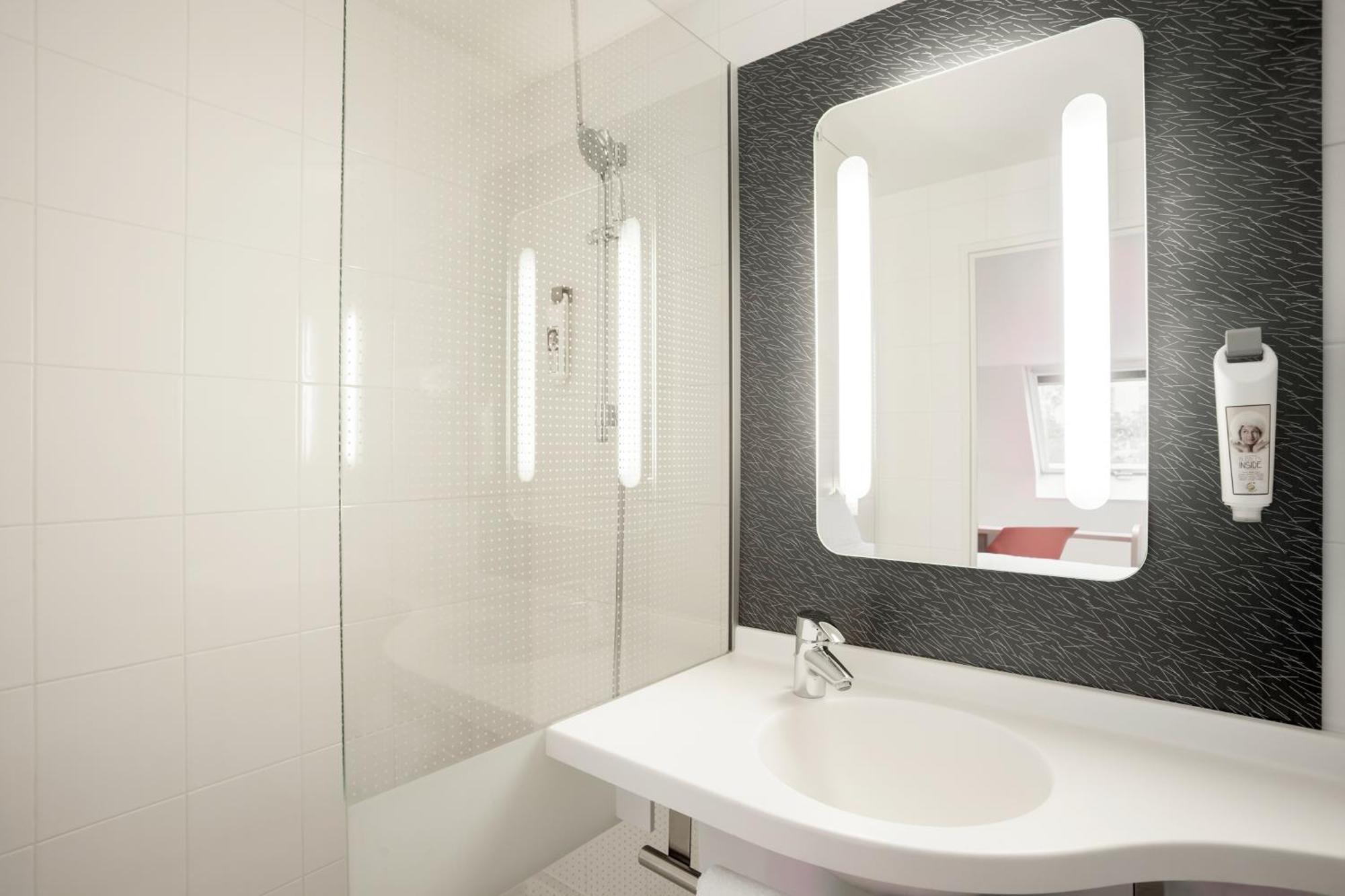 Ibis Maine Montparnasse Hotel Paris Exterior photo
