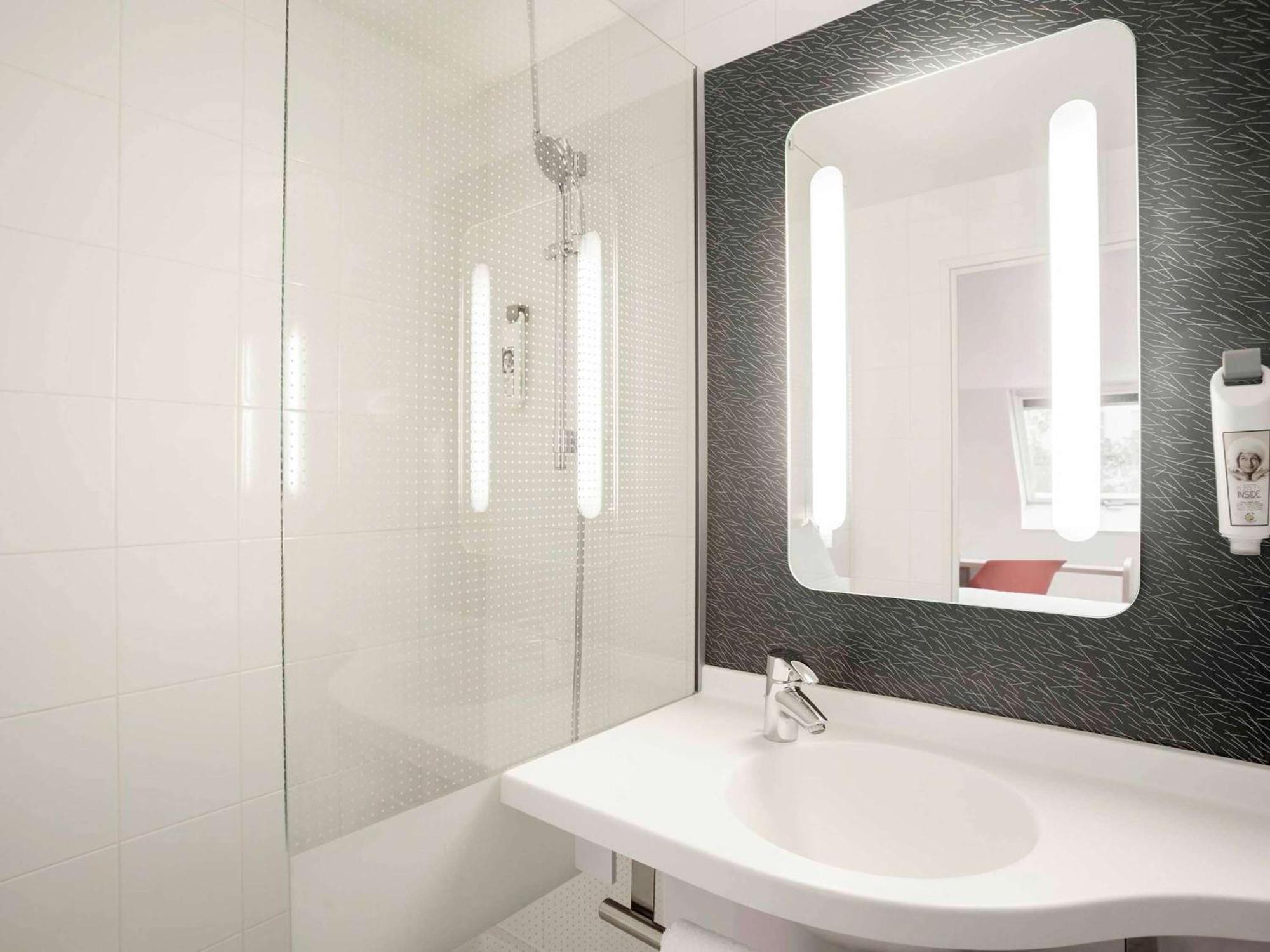 Ibis Maine Montparnasse Hotel Paris Exterior photo